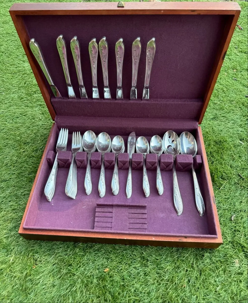 1847 Rogers Bros Springtime Silverplate Flatware Set 52 Pc with Box
